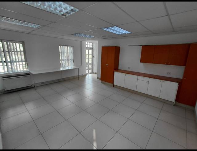 368M² OFFICE TO LET IN FOURWAYS